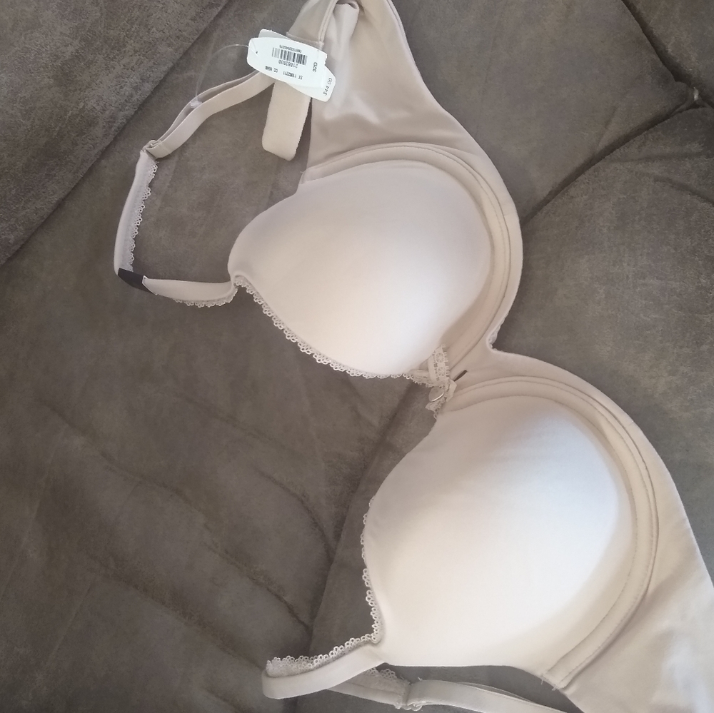 Victoria's secret 32D bra lined demi double